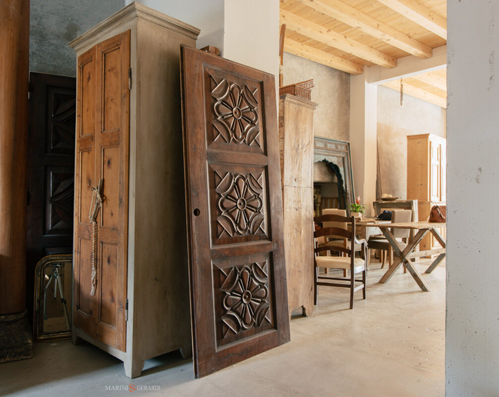 Stipo Shabby E Porta Scolpita In Legno Massello Design Stipo Shabby E Porta Scolpita In Legno Massello Design